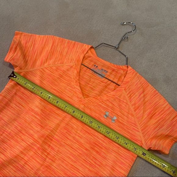 Under Armour Tshirt - Picture 7 of 9